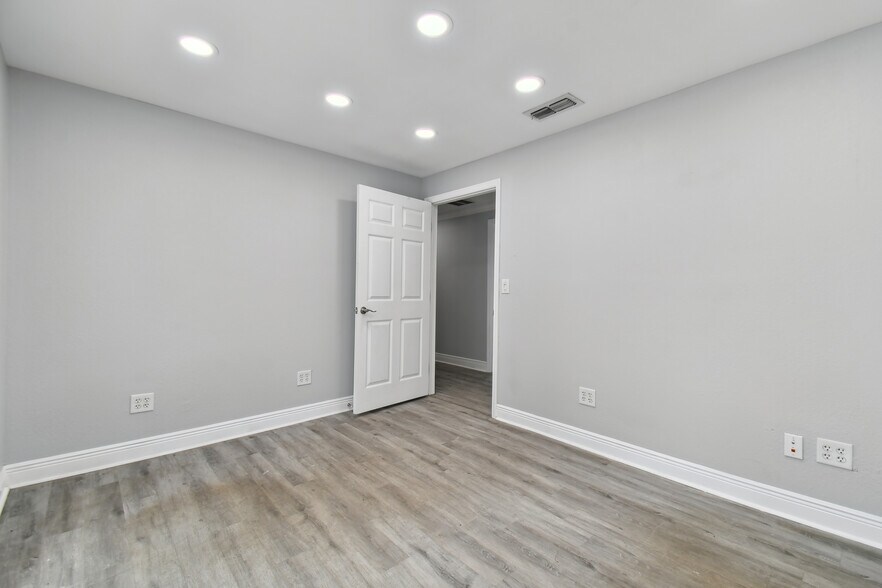 More Photos Of 21859 Sr-54, Lutz Medical For Sale