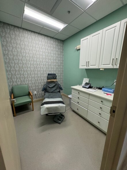 More Photos Of 9250 Corkscrew Rd, Estero Medical For Lease