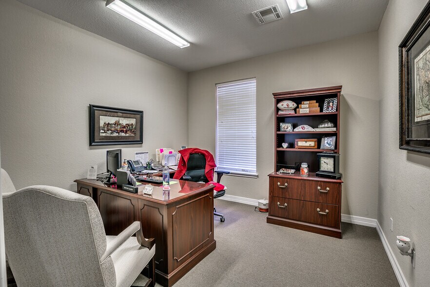More Photos Of 1120 Rambling Oaks Dr, Norman Office For Lease