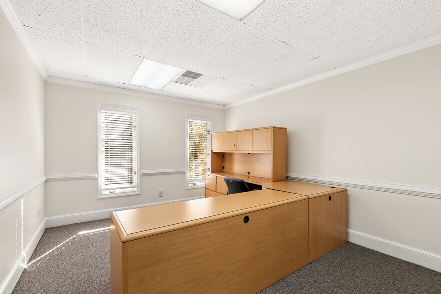 More Photos Of 200 Market Pl, Roswell Office Residential For Sale