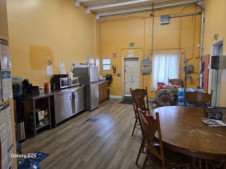 More Photos Of 4520 S Western Ave, Los Angeles General Retail For Sale