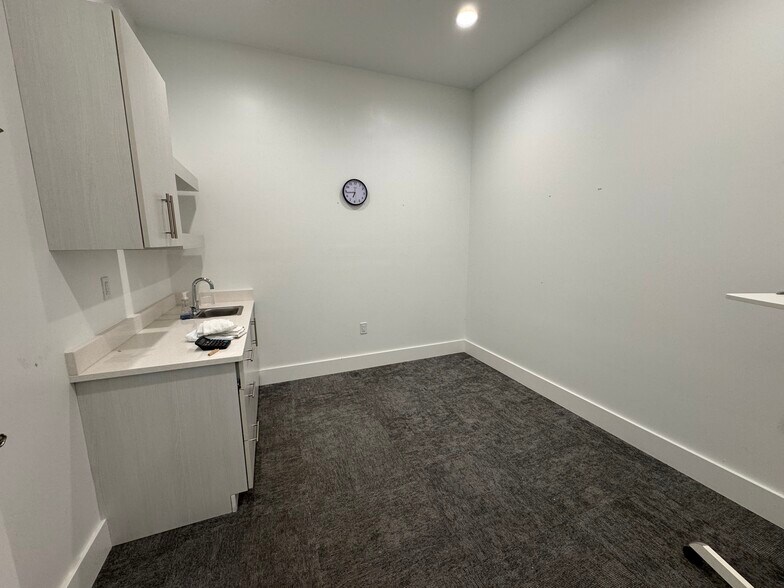 More Photos Of 7320 Aspect Dr, Granger General Retail For Lease