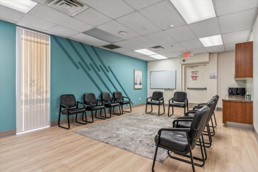 More Photos Of 4220 N 20th Ave, Phoenix Medical For Lease