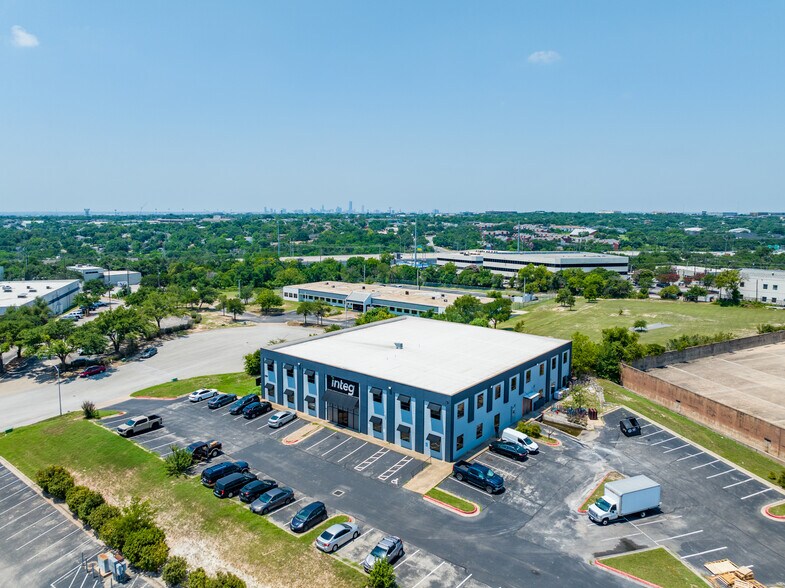 More Photos Of 1606 Headway Cir, Austin Light Manufacturing For Lease