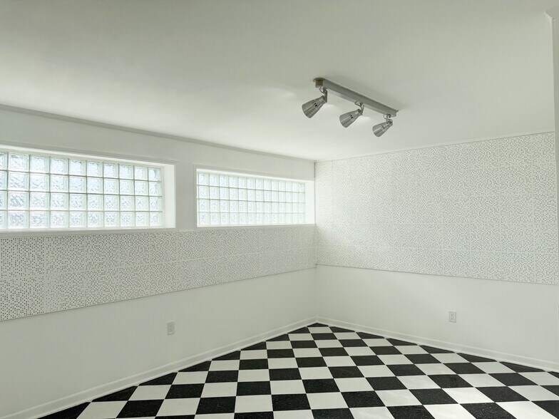 More Photos Of 6819 West Blvd, Inglewood Warehouse For Lease