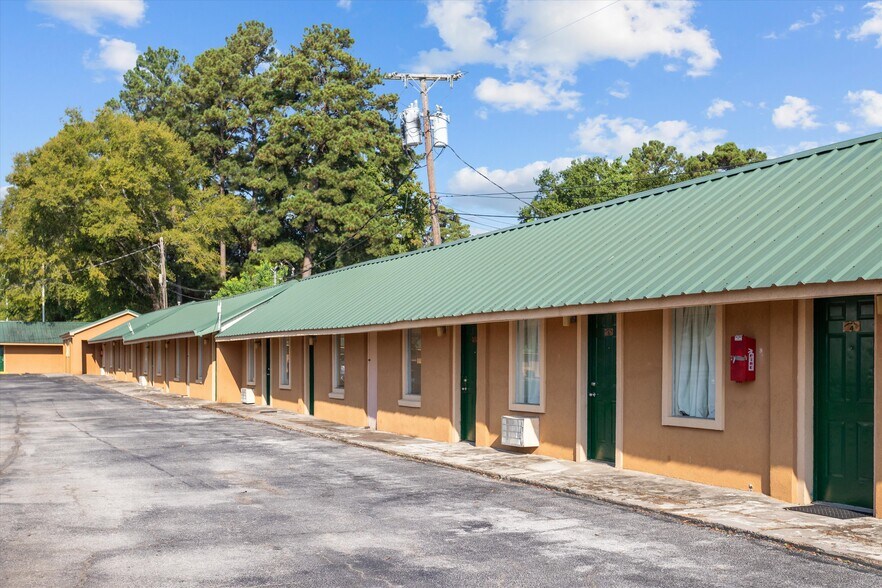 More Photos Of 1706 S 1st St, Lufkin Hotel For Sale