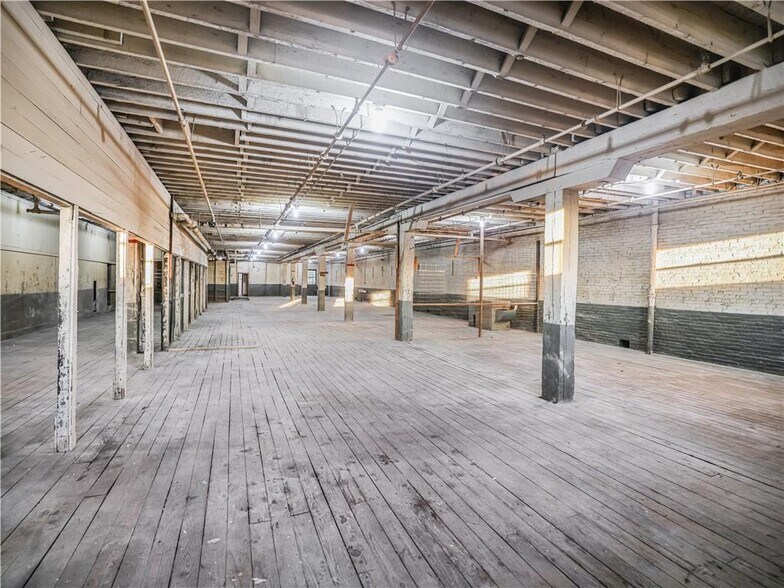 More Photos Of 918 Rickenbach St, Pittsburgh Warehouse For Sale