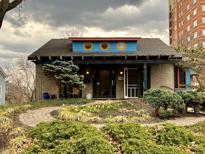 More Photos Of 2150 Alpine Pl, Cincinnati Office Residential For Lease