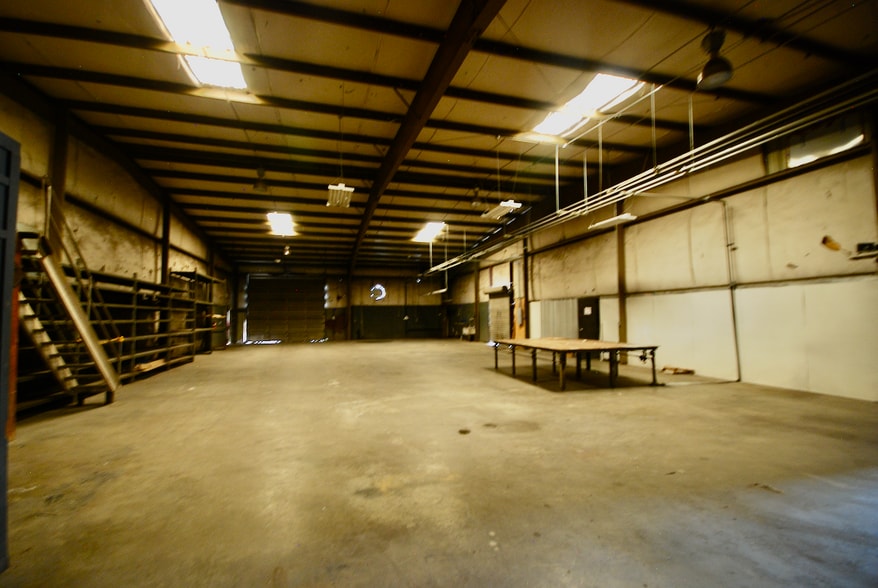 More Photos Of 139-165 Conalco Dr, Jackson Warehouse For Lease