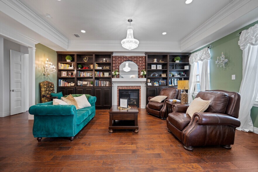 More Photos Of 741 County Road 159, Kenedy Flex For Sale