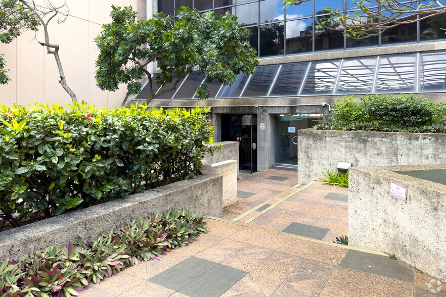 More Photos Of 345 Queen St, Honolulu Loft Creative Space For Lease