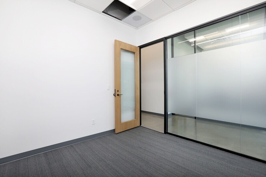 More Photos Of NW 62nd & Merle Hay Rd, Johnston Coworking Space