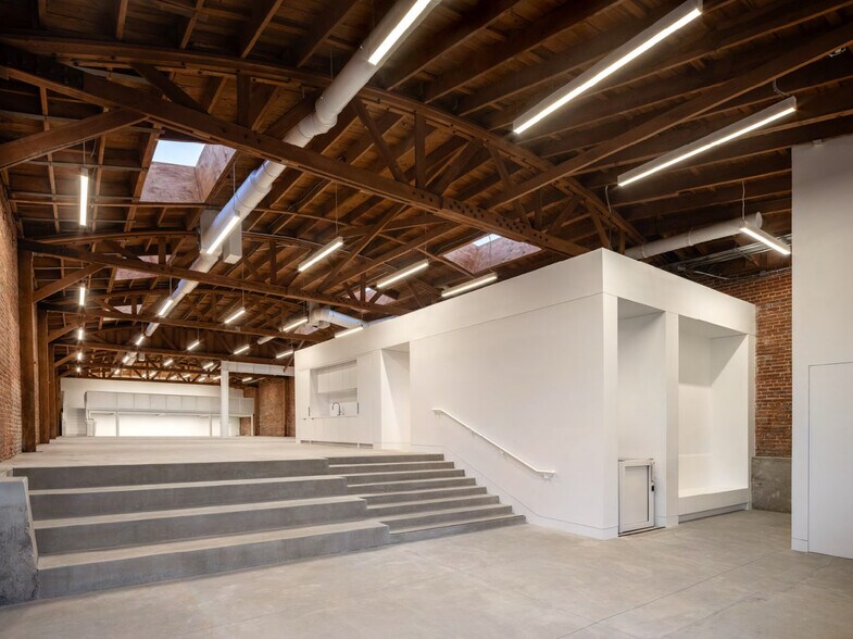 More Photos Of 2432 E 8th St, Los Angeles Showroom For Lease