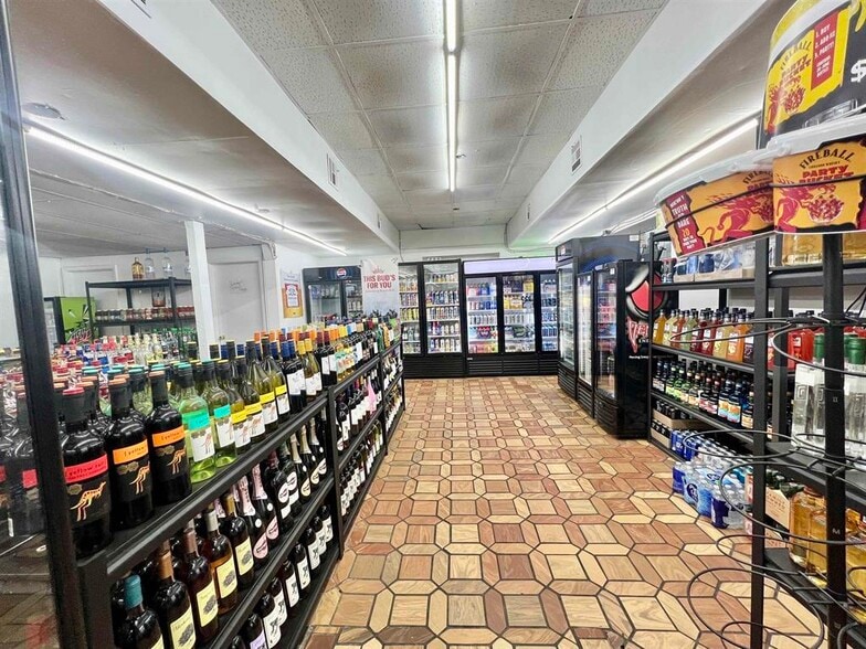 More Photos Of 3000 Winchester Ave, Ashland Storefront For Sale