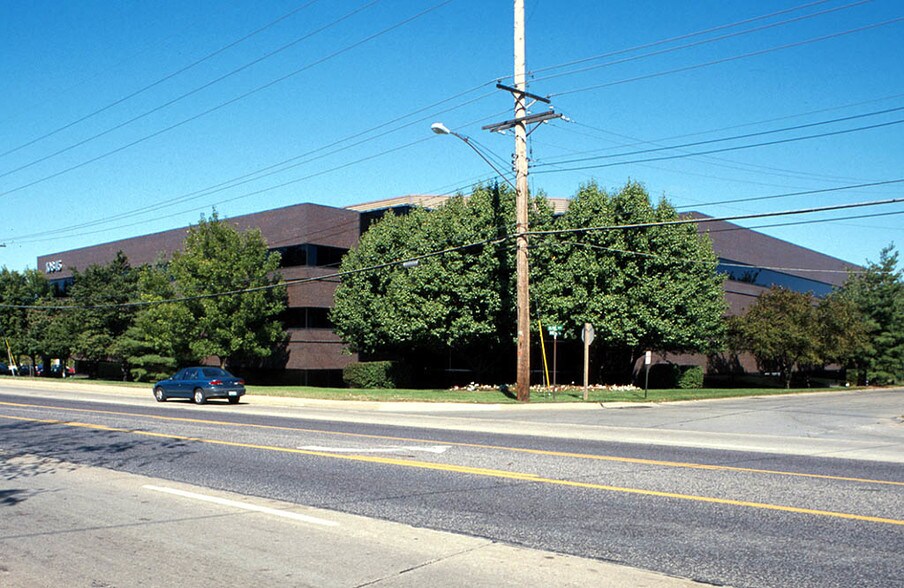 More Photos Of 10845 Olive Blvd, Creve Coeur Office For Lease