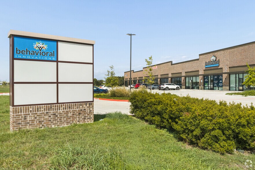 More Photos Of 5149 Reading Rd, Rosenberg Storefront For Sale