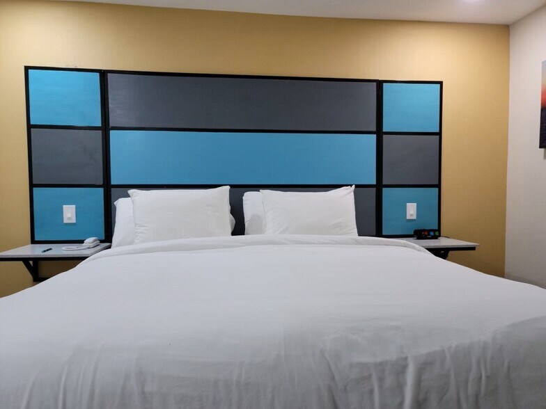 More Photos Of 15765 Mojave Dr, Victorville Hotel For Sale