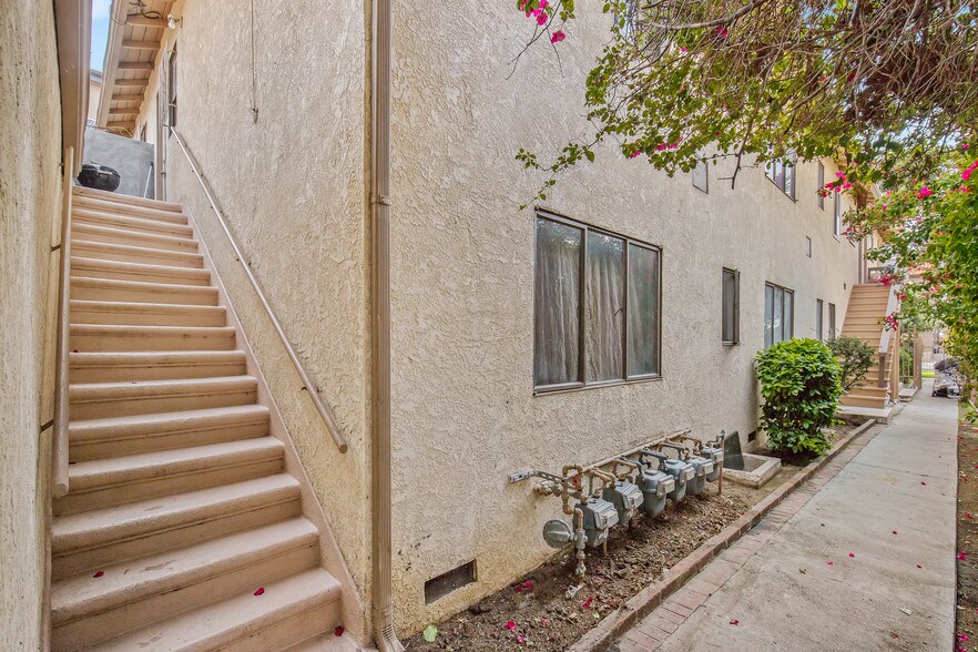 More Photos Of 14643 Friar St, Van Nuys Apartments For Sale