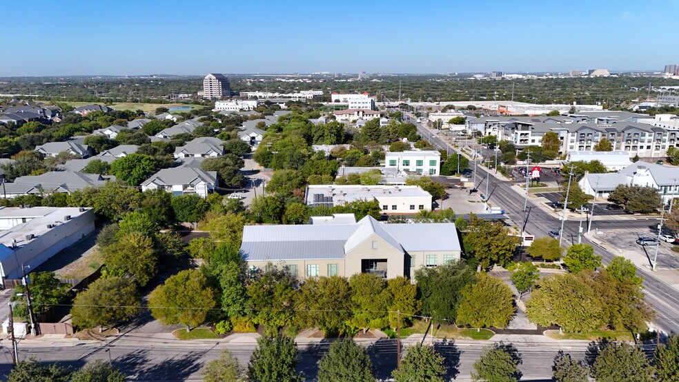 More Photos Of 242 W Sunset Rd, San Antonio Office For Sale