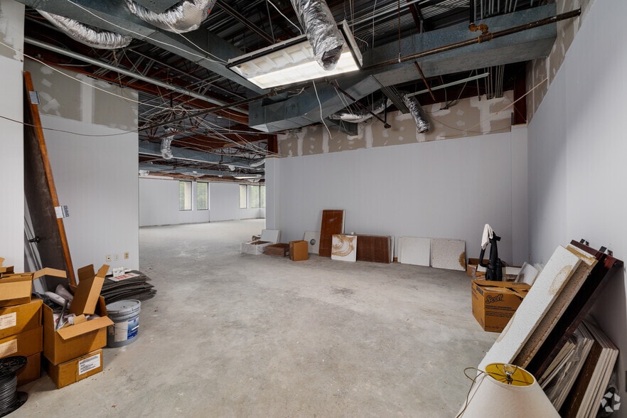 More Photos Of 8002 Discovery Dr, Richmond Medical For Lease