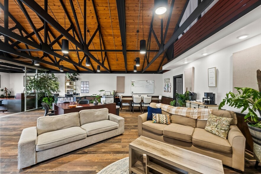 More Photos Of 2000 N 7th Ave, Bozeman Flex For Sale