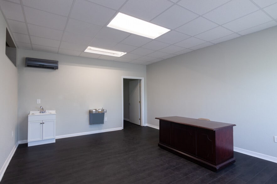 More Photos Of 2000 N Pace Blvd, Pensacola Auto Dealership For Sale