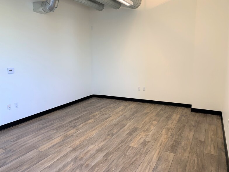 More Photos Of 1630-1670 SE 3rd Ave, Portland Food Processing For Lease