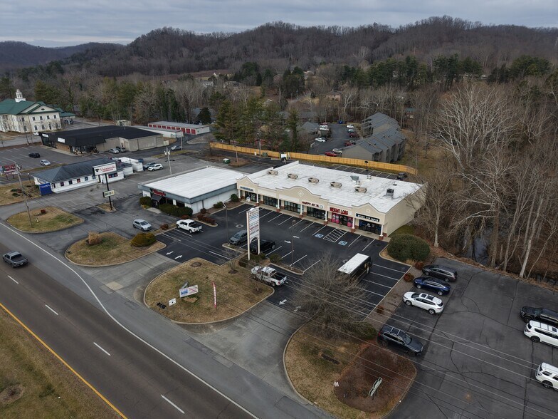More Photos Of 1250 Volunteer Pky, Bristol Storefront For Lease