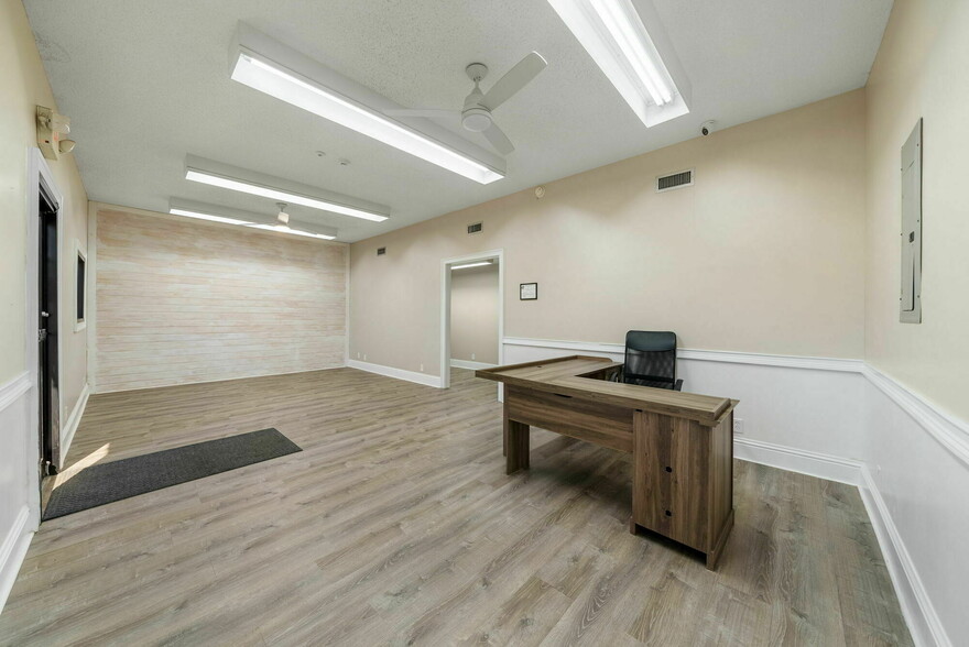 More Photos Of 726 Airport Rd, Panama City Loft Creative Space For Lease