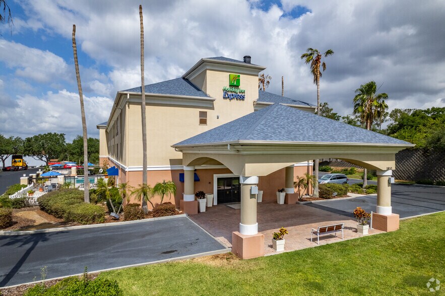 Primary Photo Of 1810 S Highway 27, Clermont Hotel For Sale