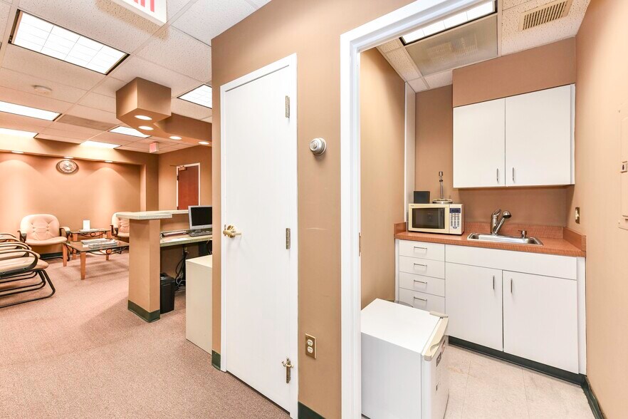More Photos Of 3701 S George Mason Dr, Falls Church Apartments For Lease