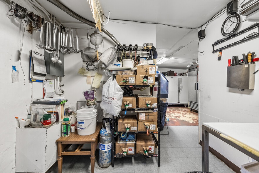 More Photos Of 6569 Cameron Ave, Vesper Restaurant For Sale