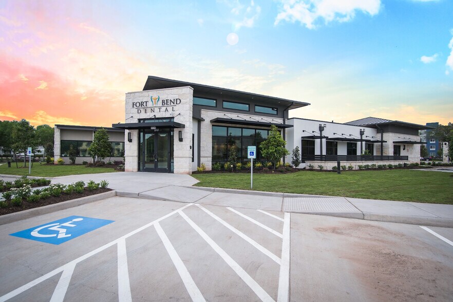 More Photos Of 3717 Township Ln, Missouri City Medical For Sale