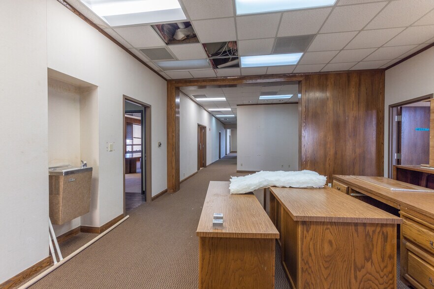 More Photos Of 301 Cypress St, Abilene Office For Sale