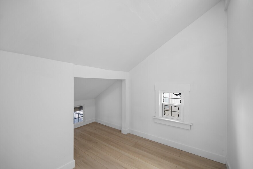 More Photos Of 2823 W 8th St, Los Angeles Office For Lease