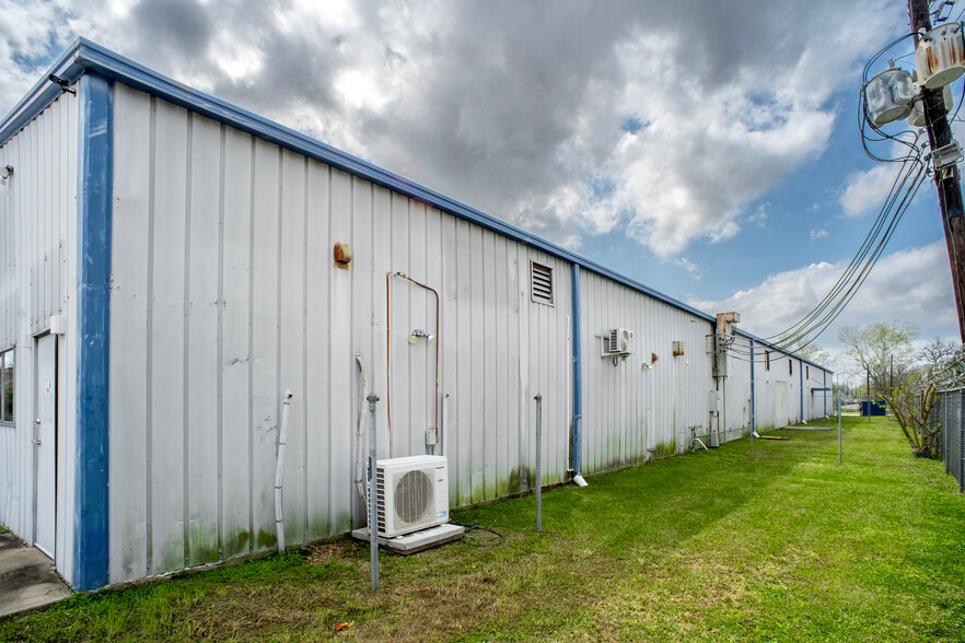 More Photos Of 910 Brenda St, Houston Warehouse For Sale