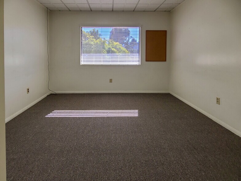 More Photos Of 1344 W 6th St, Corona Office For Sale