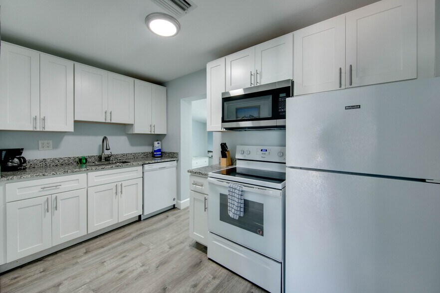 More Photos Of 12321 Gulf Blvd, Treasure Island Hospitality For Sale