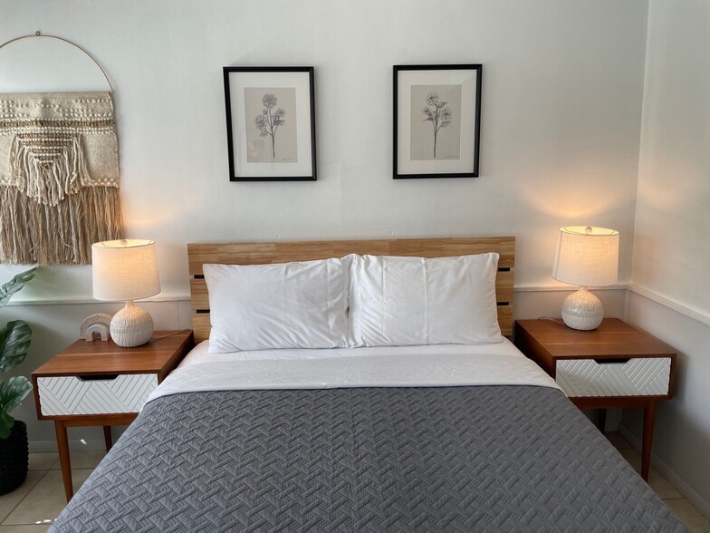 More Photos Of 1064 Broadway, Dunedin Hotel For Sale