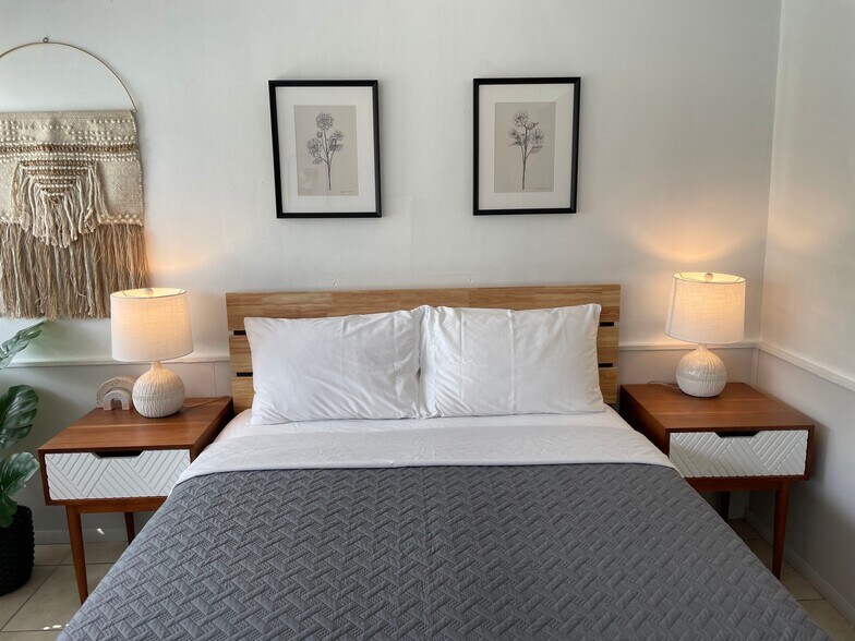 More Photos Of 1064 Broadway, Dunedin Hotel For Sale