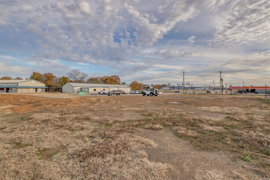More Photos Of 2000 W Center St, Beebe Auto Dealership For Sale
