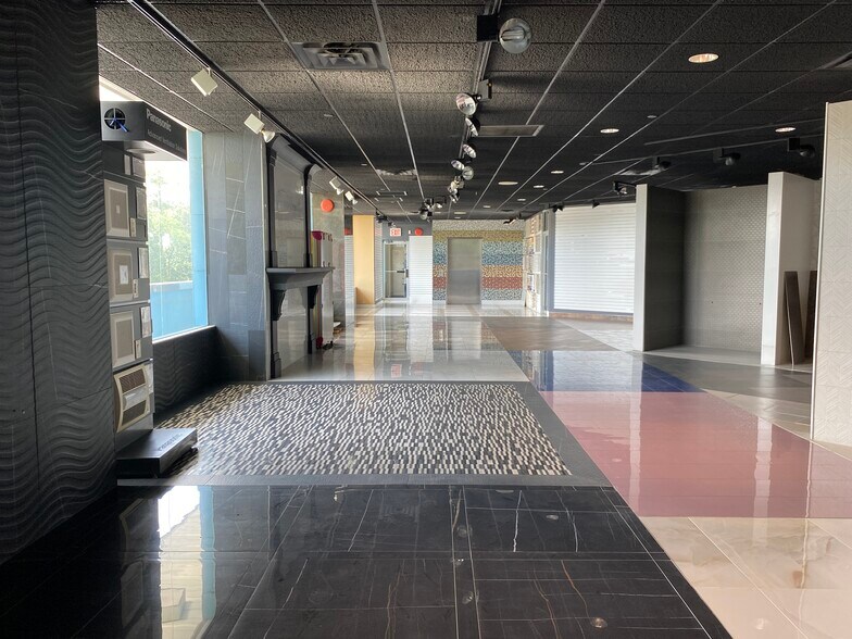 More Photos Of 31 N Bridge St, Staten Island Freestanding For Lease