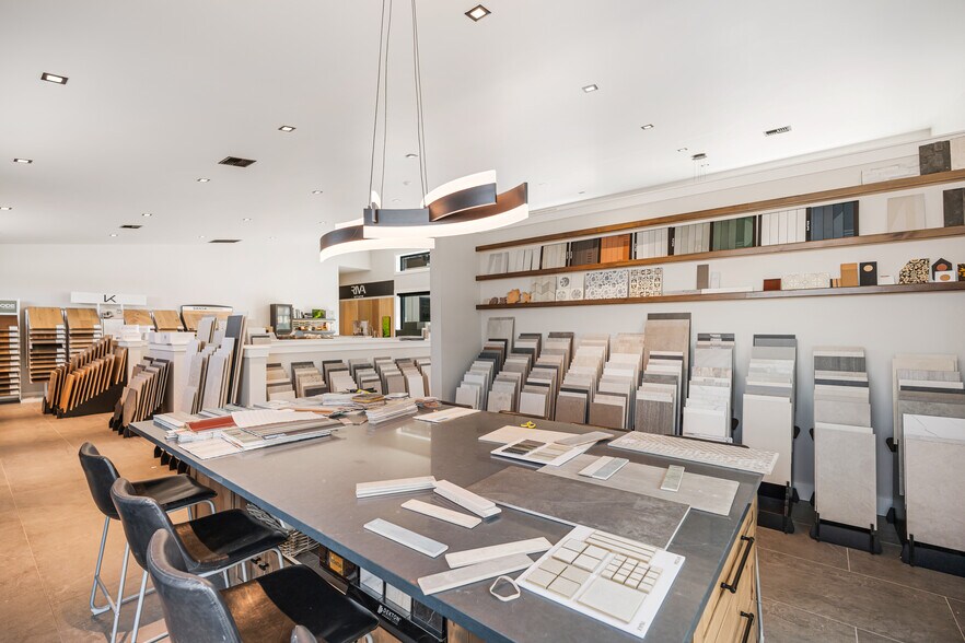 More Photos Of 565 SW Tamarack Ct, Redmond Industrial For Sale