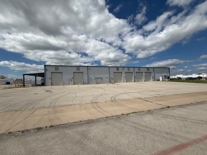 More Photos Of 3701 Windmill Rd, Cleburne Manufacturing For Lease