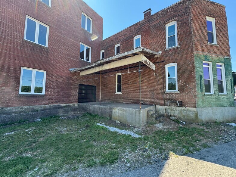 More Photos Of 123 Water St, Horse Cave Storefront Retail Residential For Sale