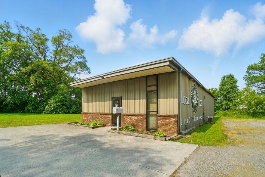 Primary Photo Of 1007 N Center St, Lima Light Distribution For Sale