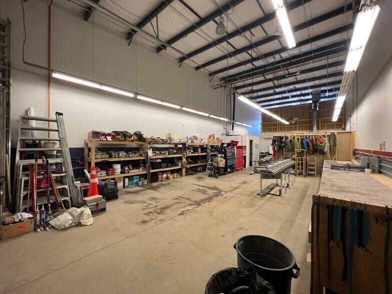 More Photos Of 380 Mackenzie Blvd, Fort McMurray Warehouse For Lease