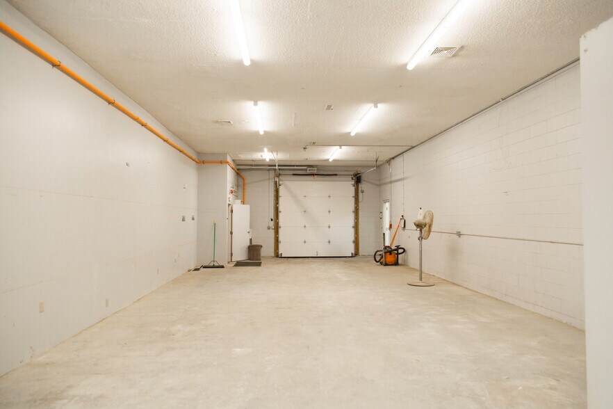 More Photos Of 100 Central St, Warwick Warehouse For Lease