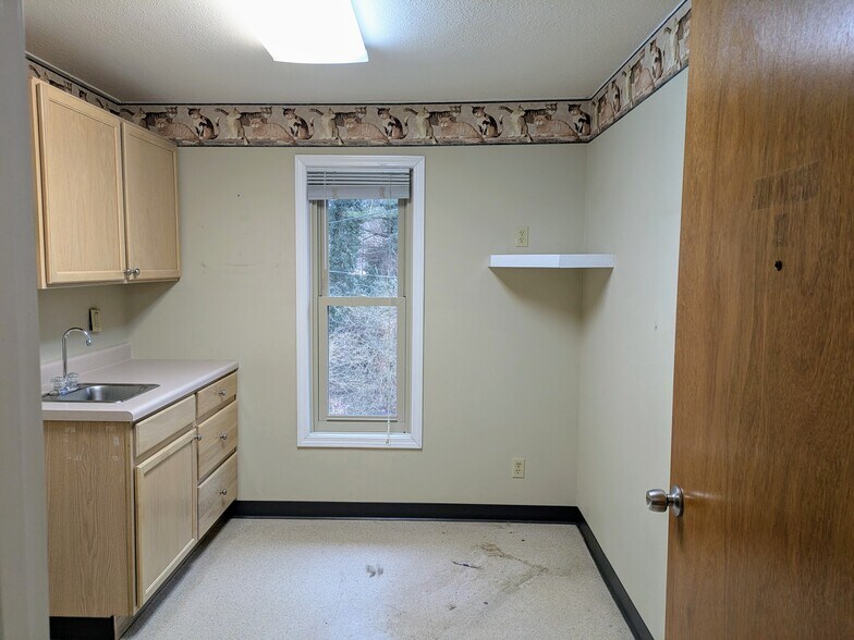 More Photos Of 1001 Greenville Hwy, Hendersonville Medical For Sale