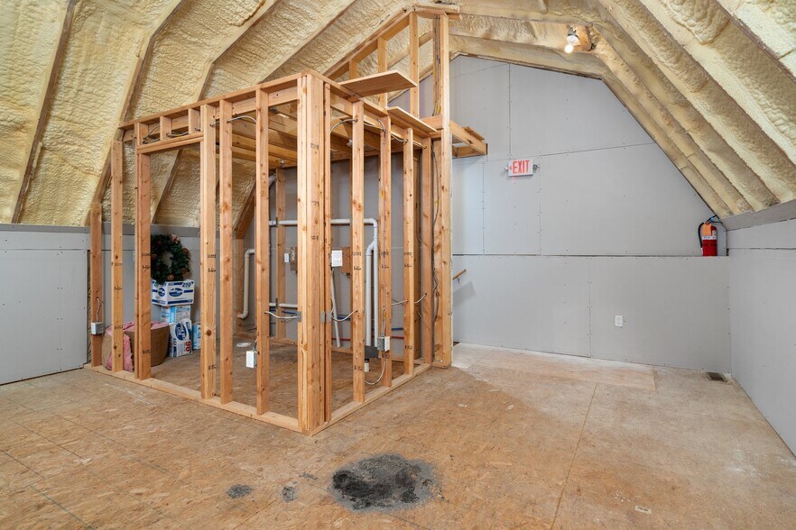 More Photos Of 915 S Clinton St, Stockbridge Restaurant For Sale